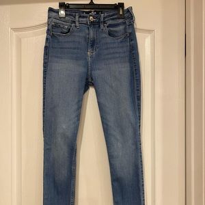 COPY - Women’s Hollister Stretchy Distressed Jeans Size 5S (27Wx28L) Like New C…
